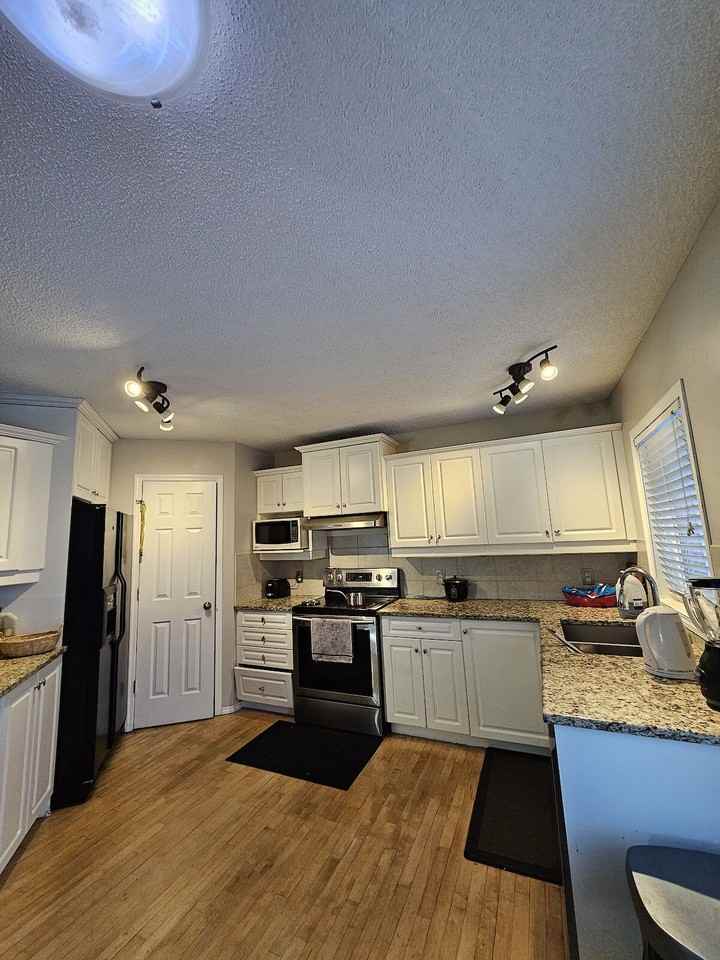 103 Chapalina Cres Se - Photo 4 of 9