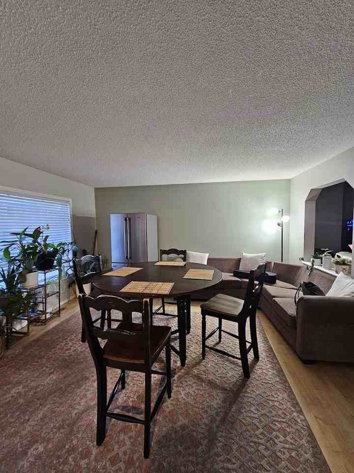 103 Chapalina Cres Se - Photo 5 of 9
