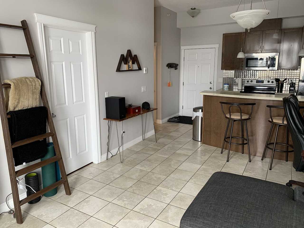 2 - 2 Hemlock Crescent Sw - Photo 4 of 19