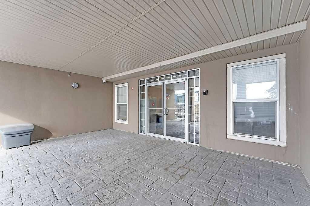 98 Bannister Manor Se - Photo 2 of 12