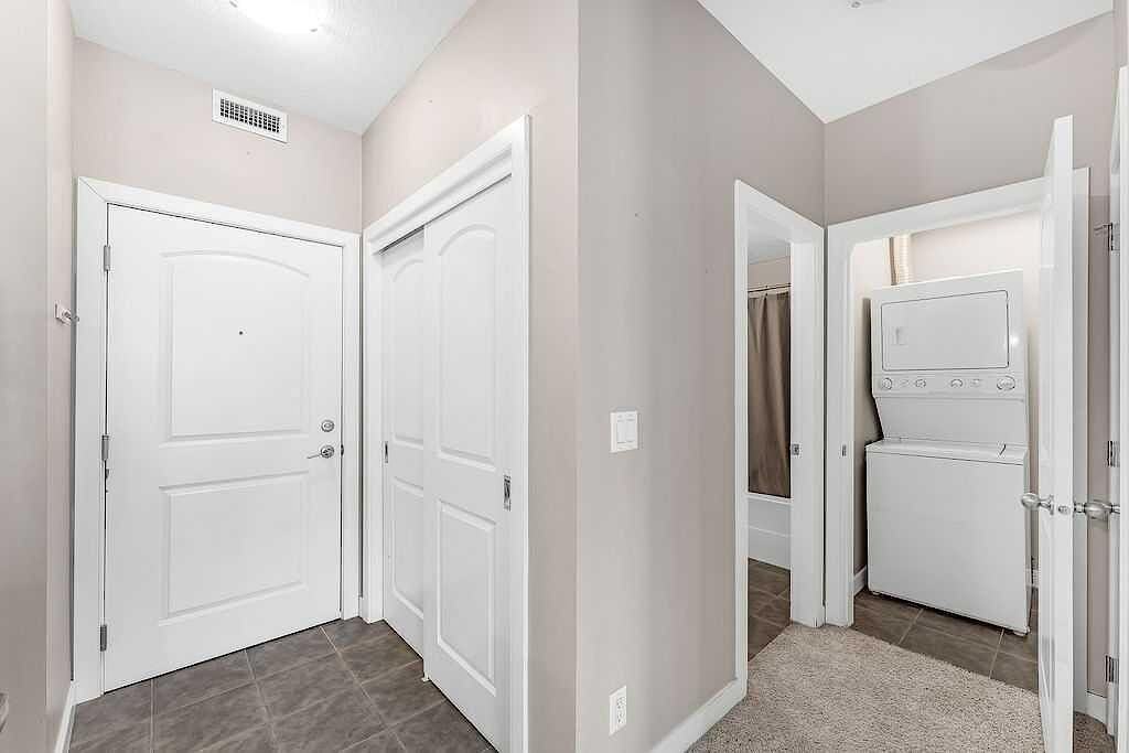 98 Bannister Manor Se - Photo 4 of 12