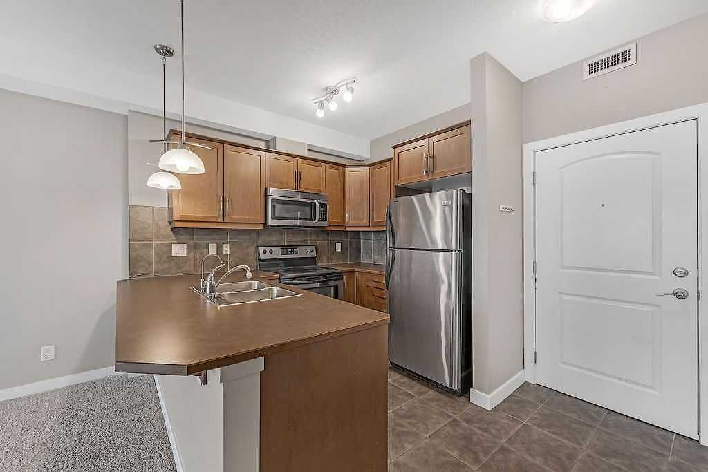 98 Bannister Manor Se - Photo 5 of 12