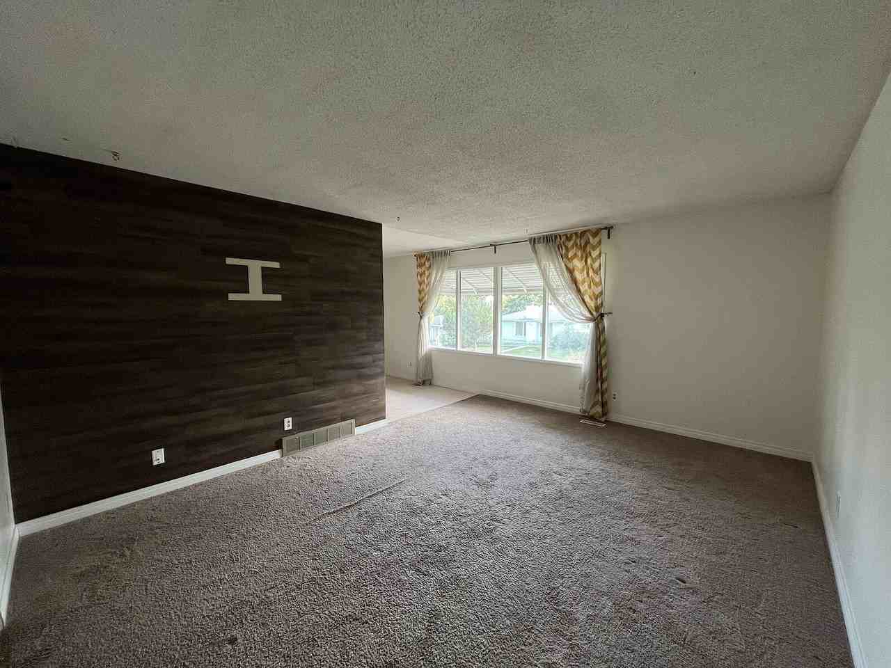 744 Sabrina Rd Sw - Photo 5 of 27