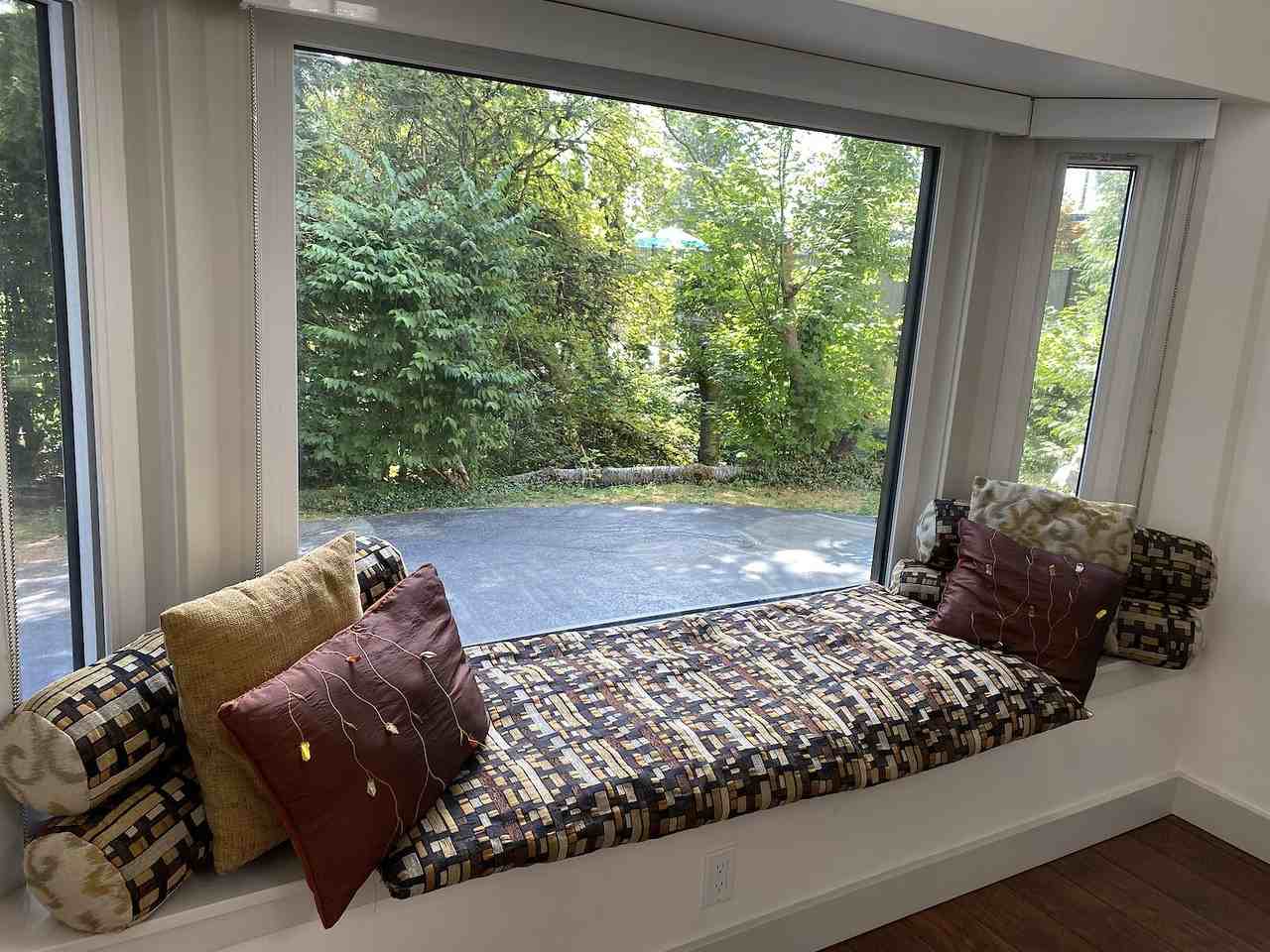 308 Montroyal Blvd - Photo 2 of 7