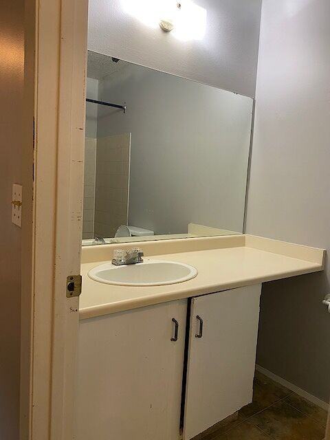 1920 28 St Sw - Photo 4 of 22