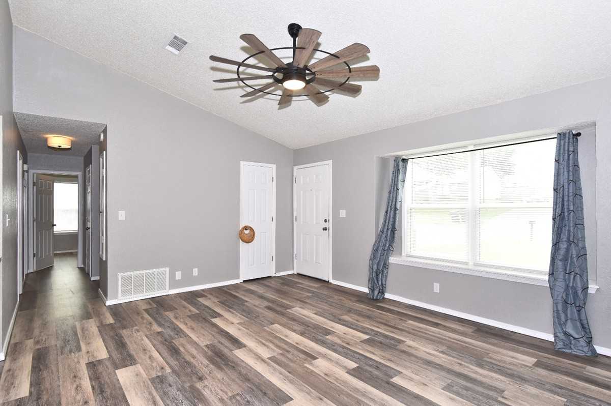 1339 E 138th Pl #1 - Photo 6 of 26