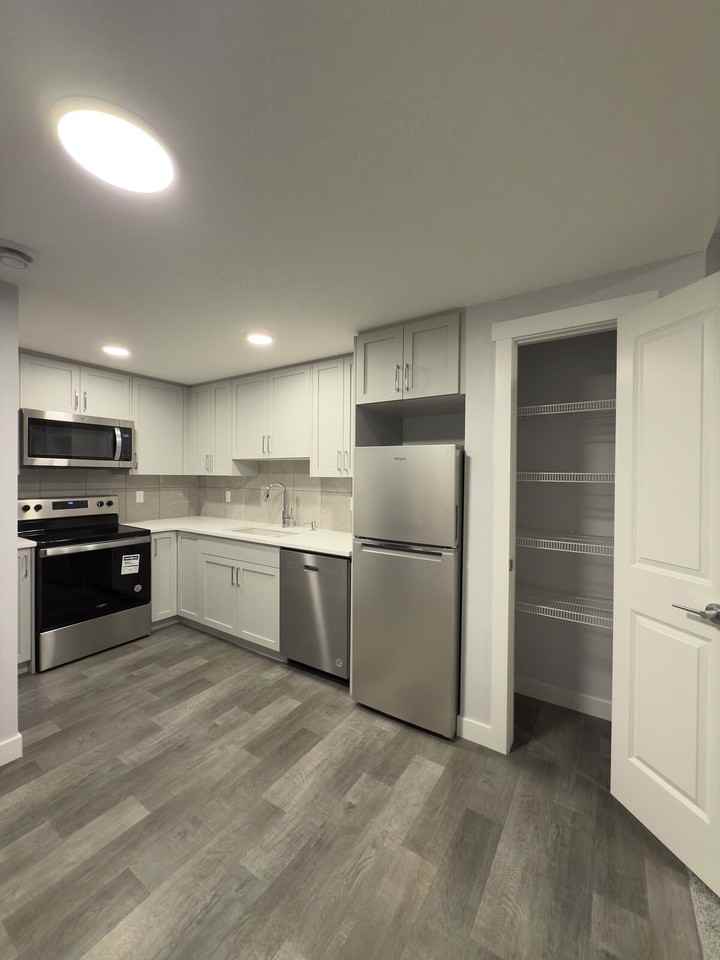 10 Setonstone Manor Se - Photo 3 of 15