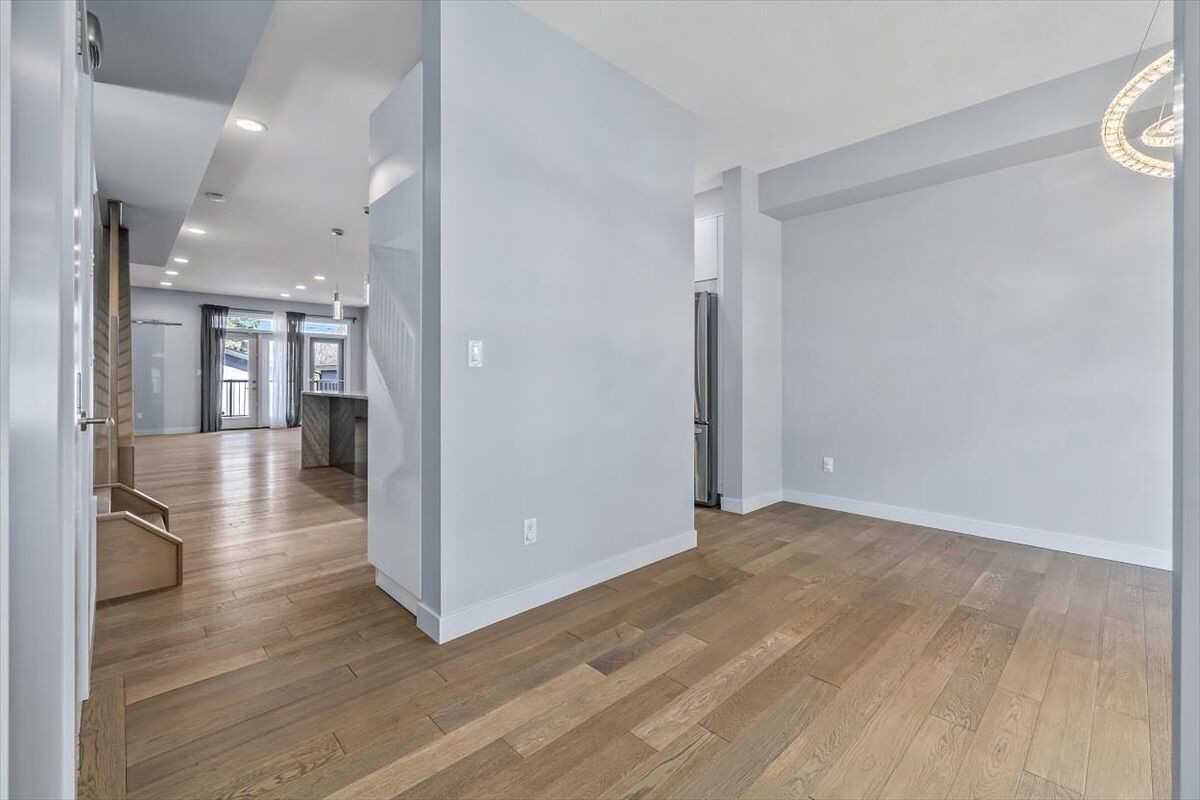 8706 88 Ave Nw - Photo 4 of 41
