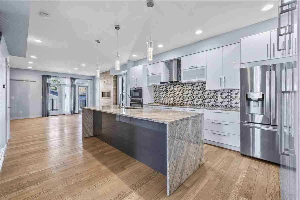 8706 88 Ave Nw - Photo 7 of 41