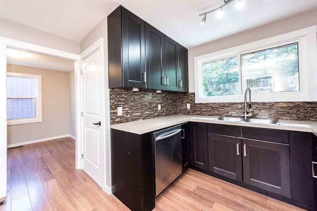 42 Lake Huron Pl Se - Photo 4 of 27
