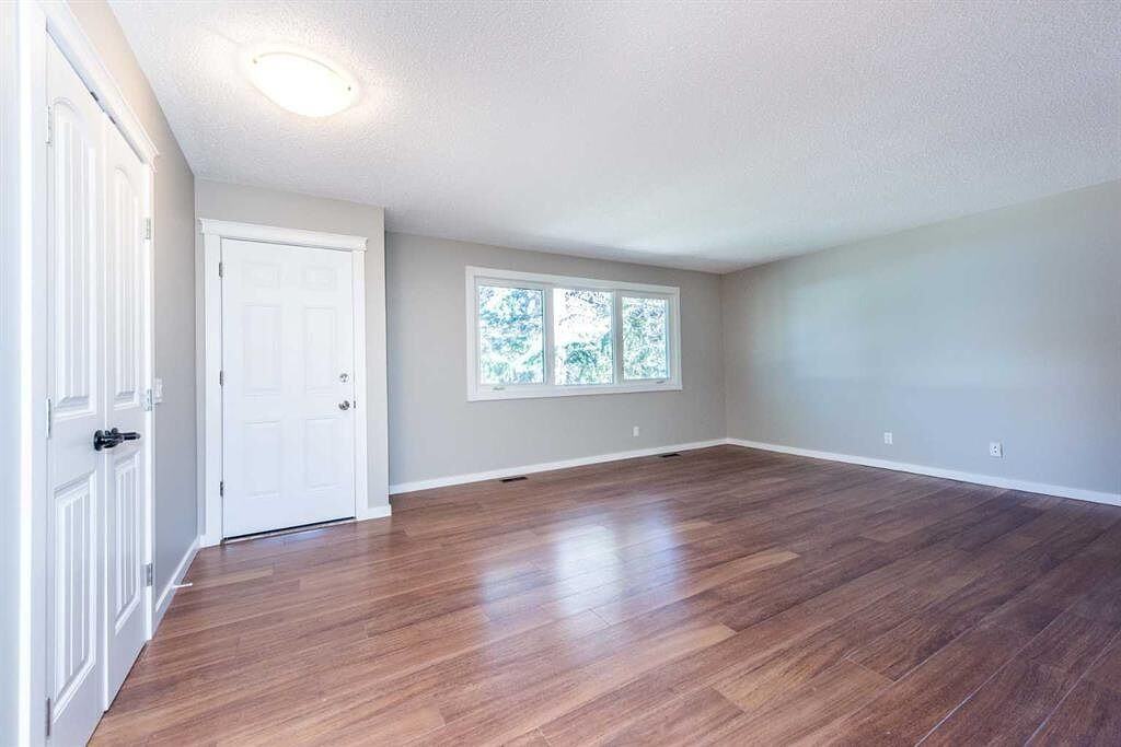 42 Lake Huron Pl Se - Photo 5 of 27