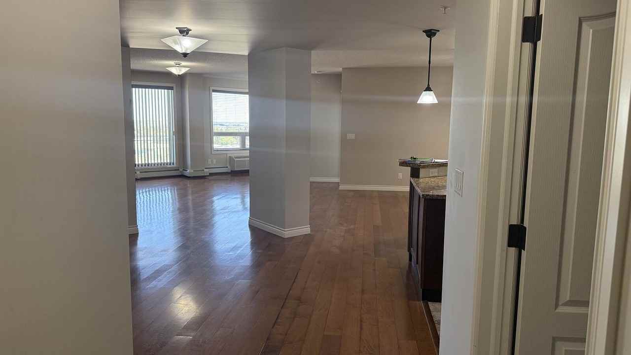 33 - 33 5 Avenue - Photo 3 of 17