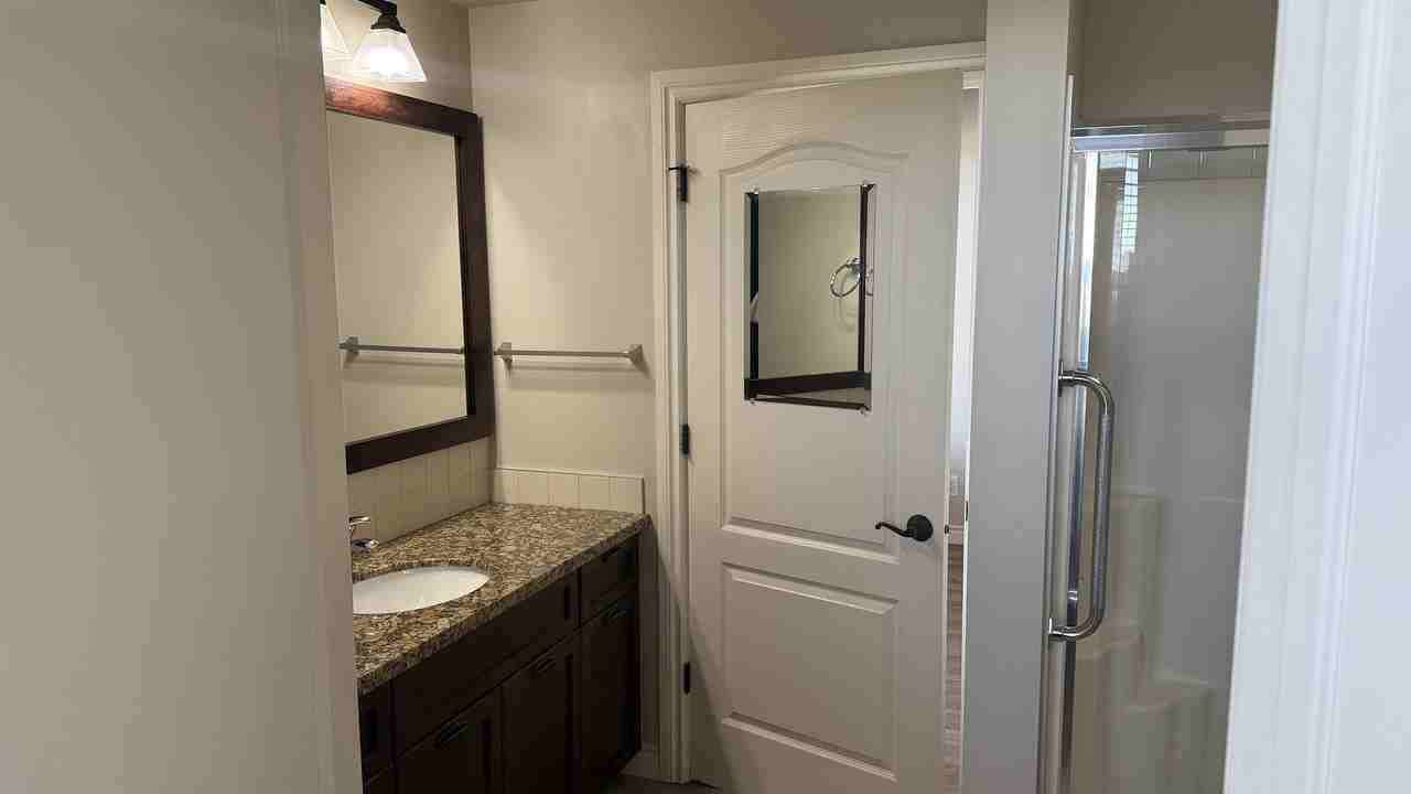 33 - 33 5 Avenue - Photo 7 of 17