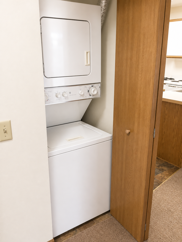 404 E Wilson St - Photo 3 of 12