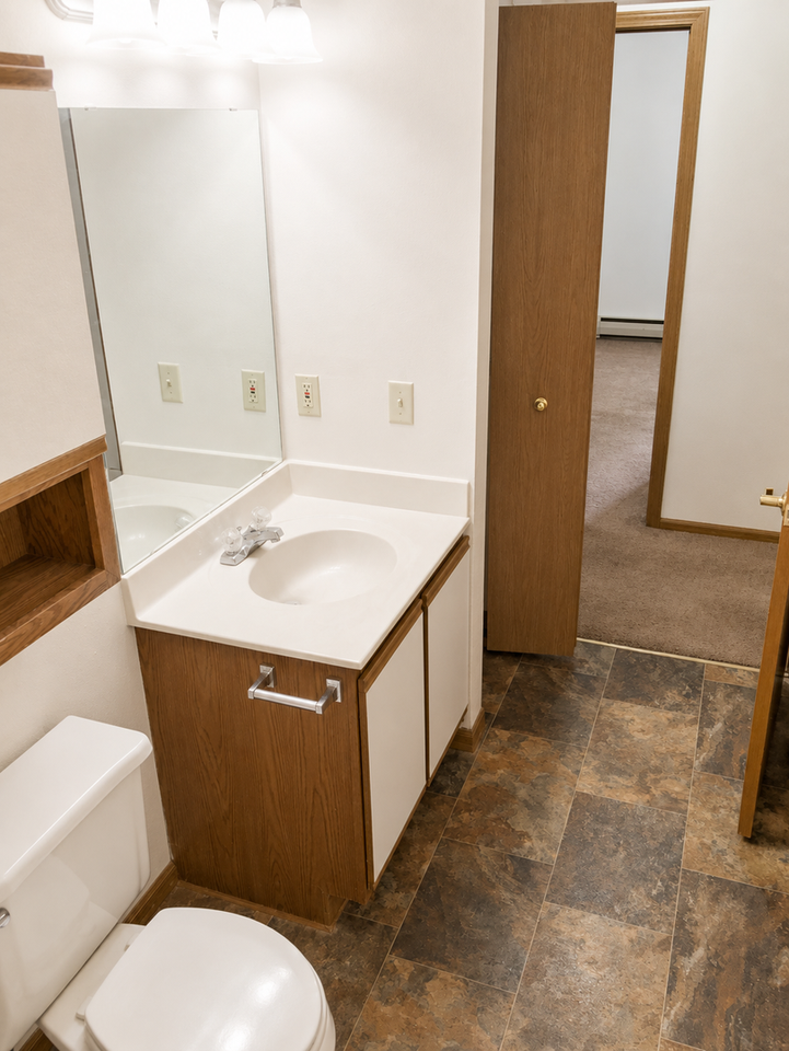 404 E Wilson St - Photo 4 of 12