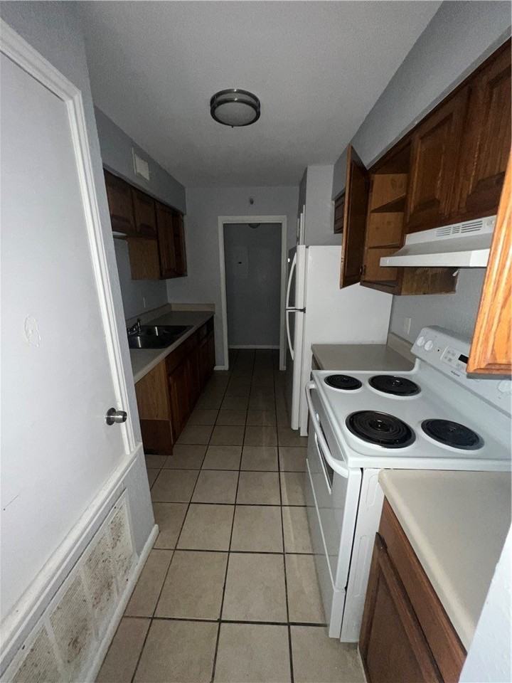 7202 The Mansions Dr #I1 - Photo 3 of 13