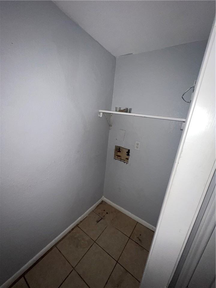 7202 The Mansions Dr #I1 - Photo 4 of 13