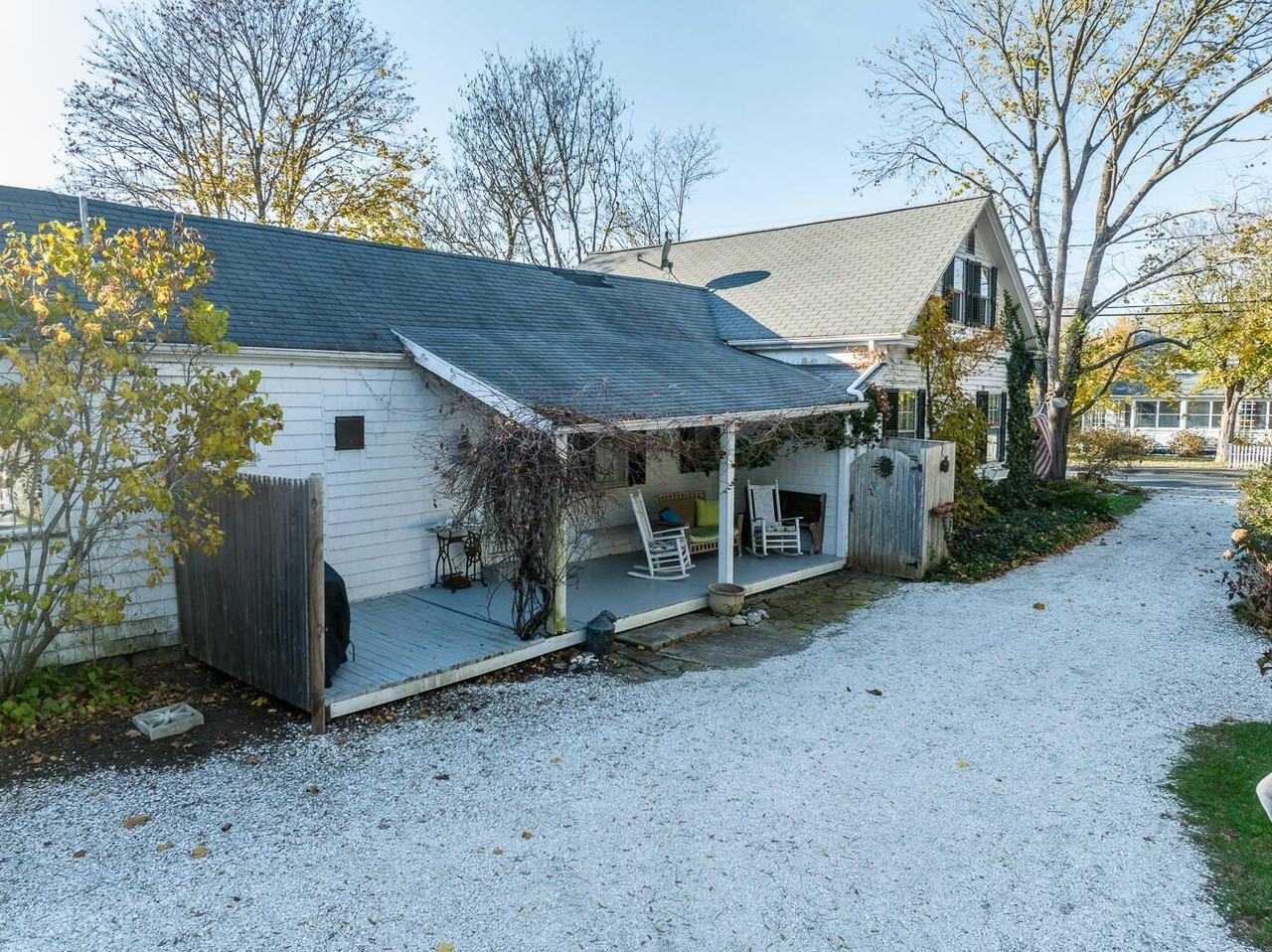 415 Barlows Landing Rd - Photo 5 of 33