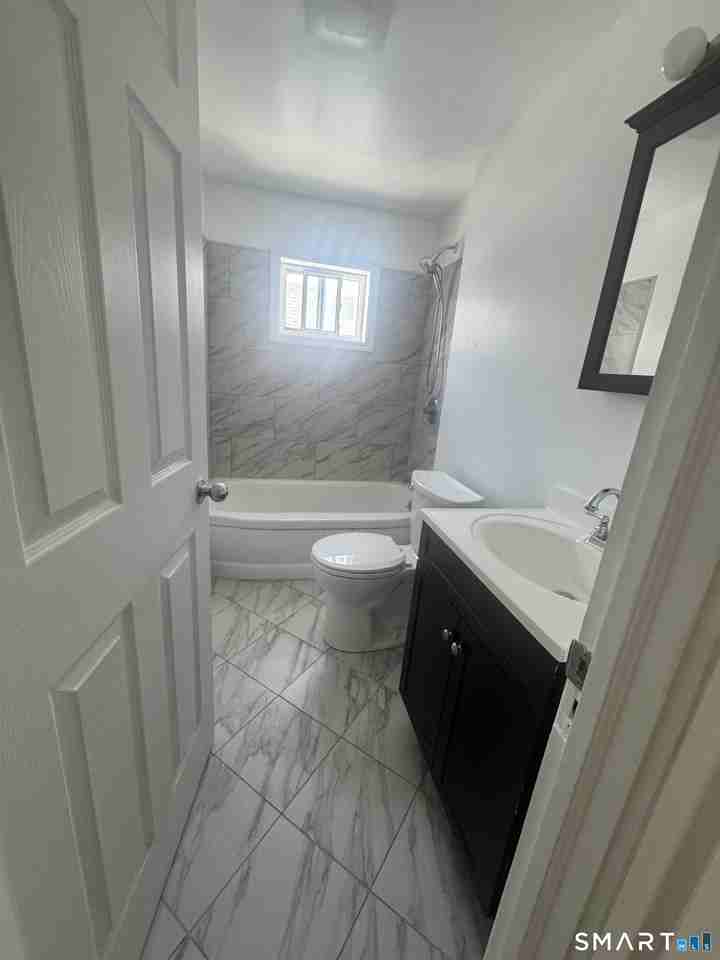 744 Park St #3rdFL - Photo 5 of 9
