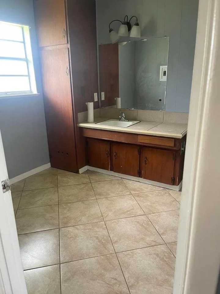 700 Corley St - Photo 7 of 8