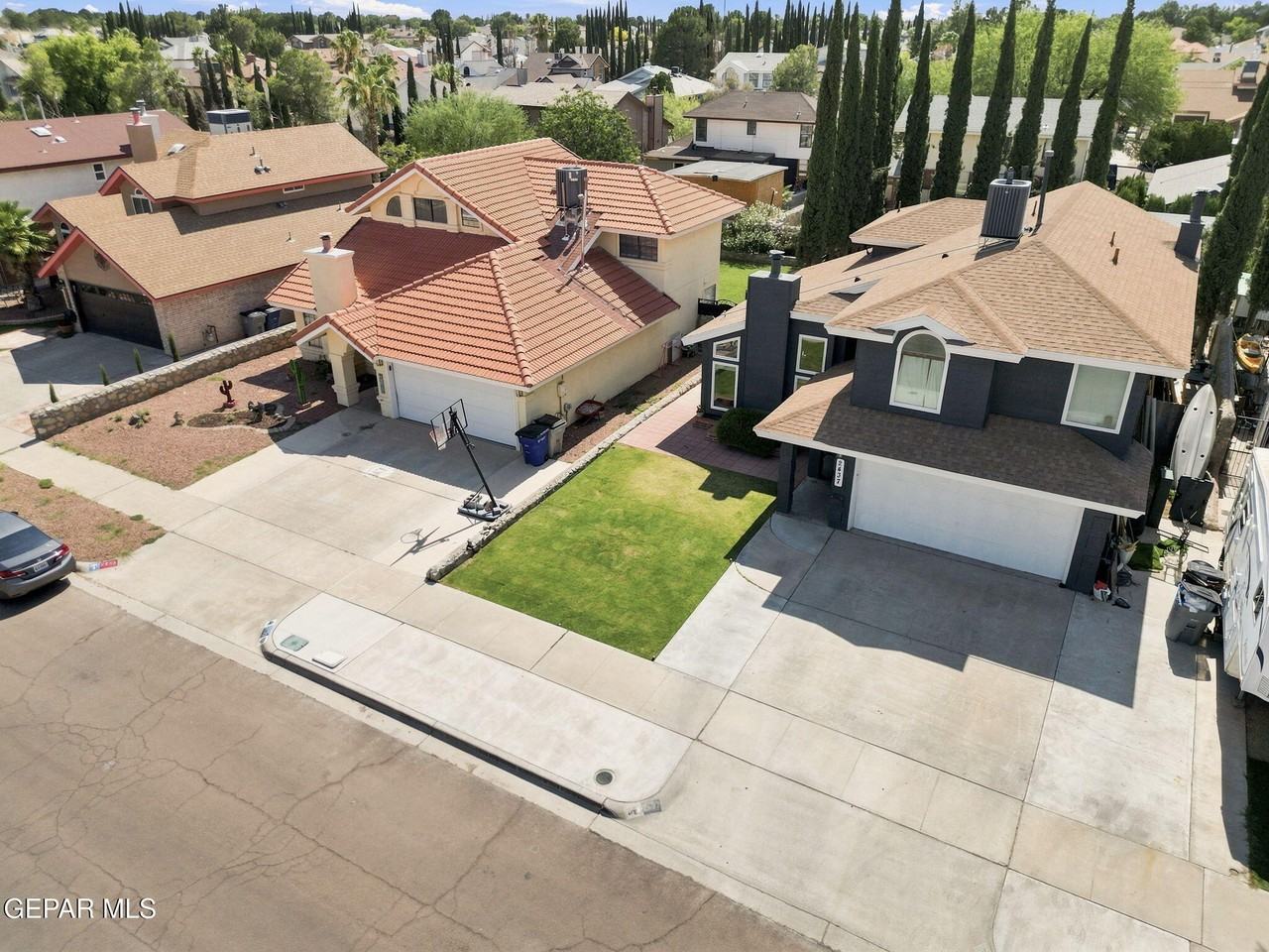 2437 Fletcher Pl - Photo 4 of 42