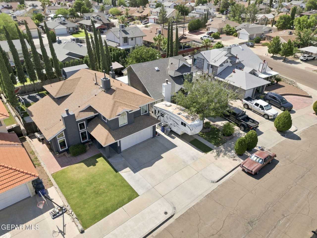 2437 Fletcher Pl - Photo 6 of 42