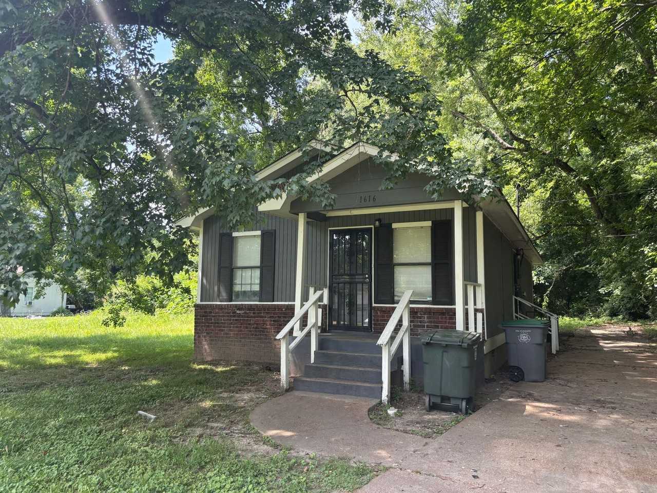 1616 Winston Dr