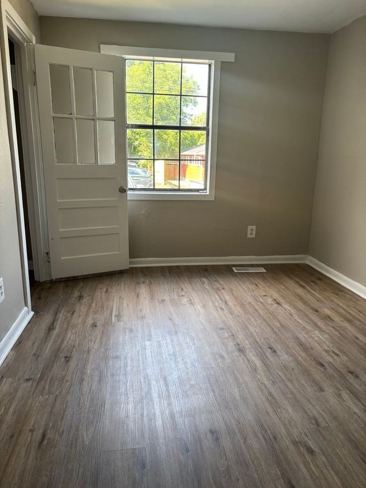 5308 Spriggs St - Photo 2 of 2