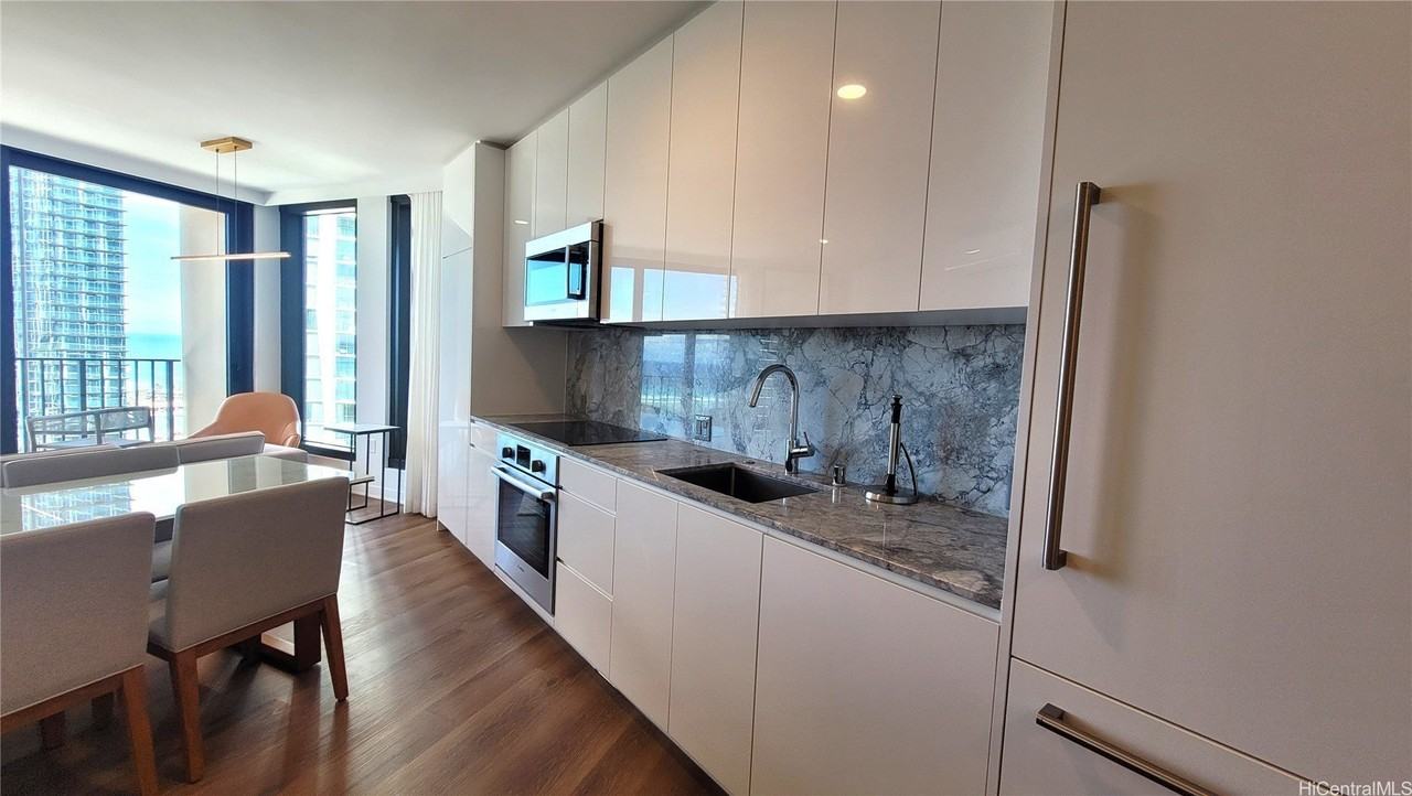 987 Queen St #2100 - Photo 2 of 25