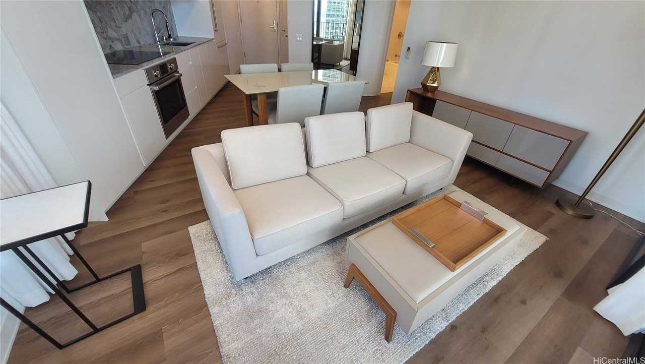 987 Queen St #2100 - Photo 5 of 25