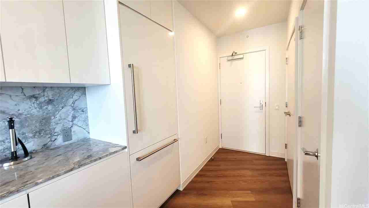 987 Queen St #2100 - Photo 6 of 25