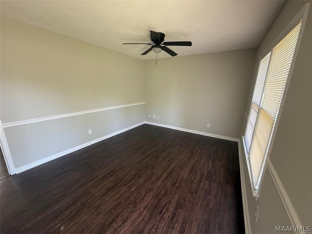 3211 Hackberry Ln - Photo 3 of 10
