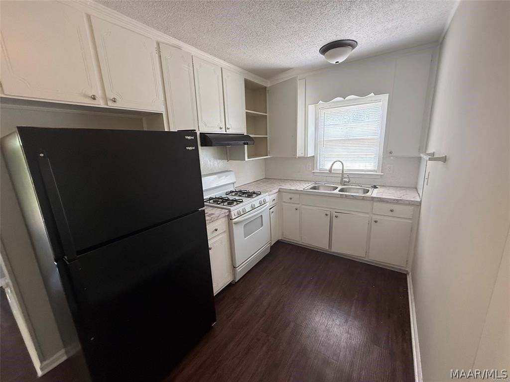 3211 Hackberry Ln - Photo 4 of 10