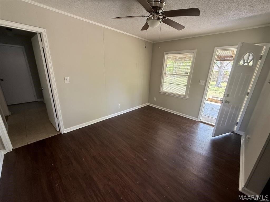 3211 Hackberry Ln - Photo 5 of 10