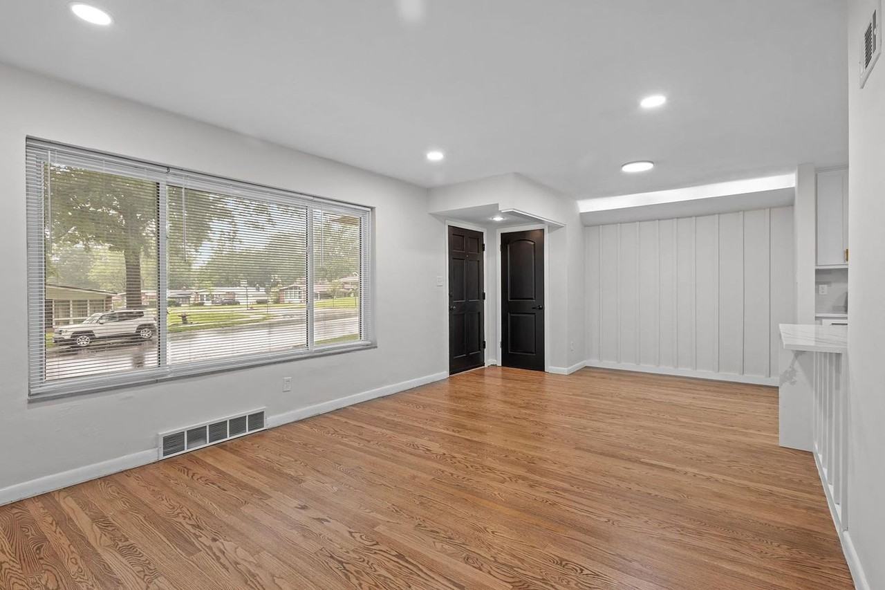 8015 Canton Ave - Photo 4 of 17