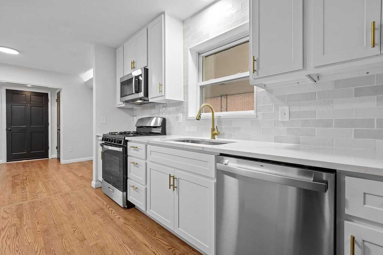 8015 Canton Ave - Photo 5 of 17