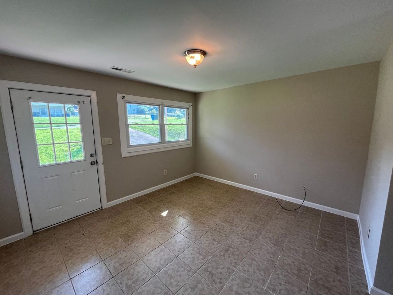 197 Wilkenson Dr Ne - Photo 3 of 10