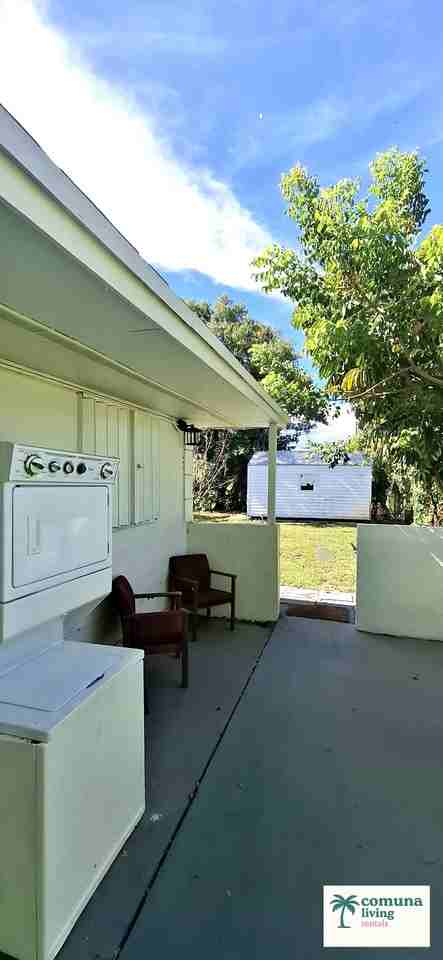 Nw 11th St - Photo 6 of 7