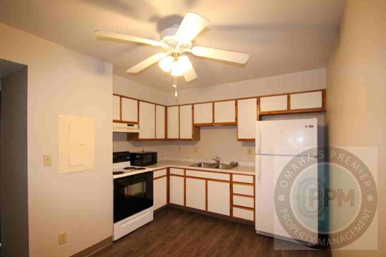 BEN APARTMENTS - Photo 4 of 26