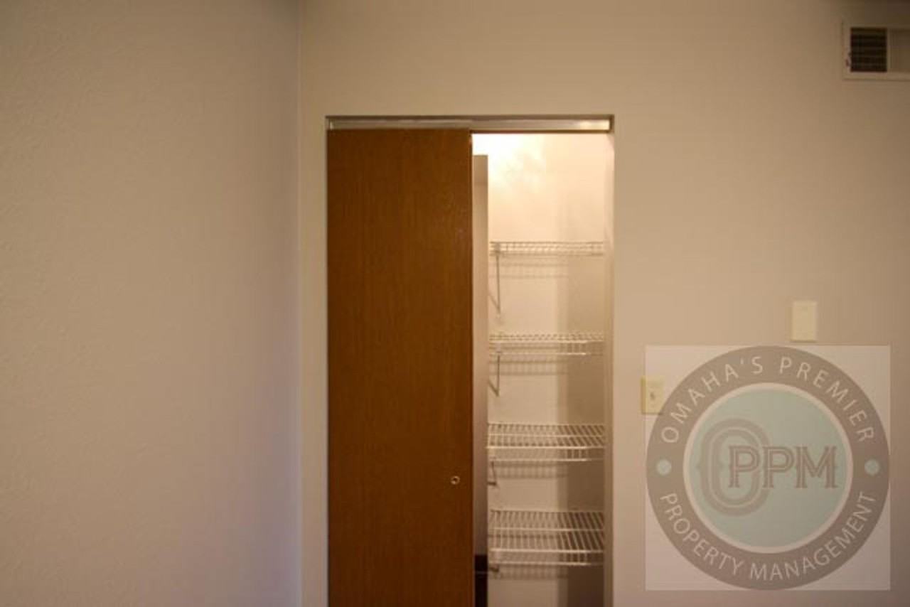 BEN APARTMENTS - Photo 5 of 26