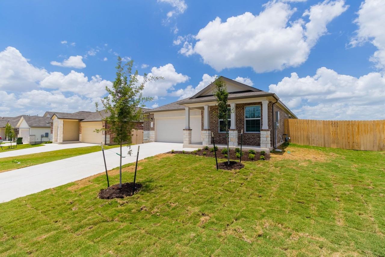 5601 Bellissima Way - Photo 2 of 33