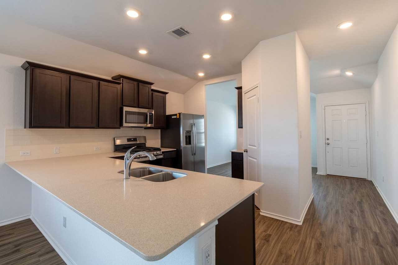 5601 Bellissima Way - Photo 5 of 33