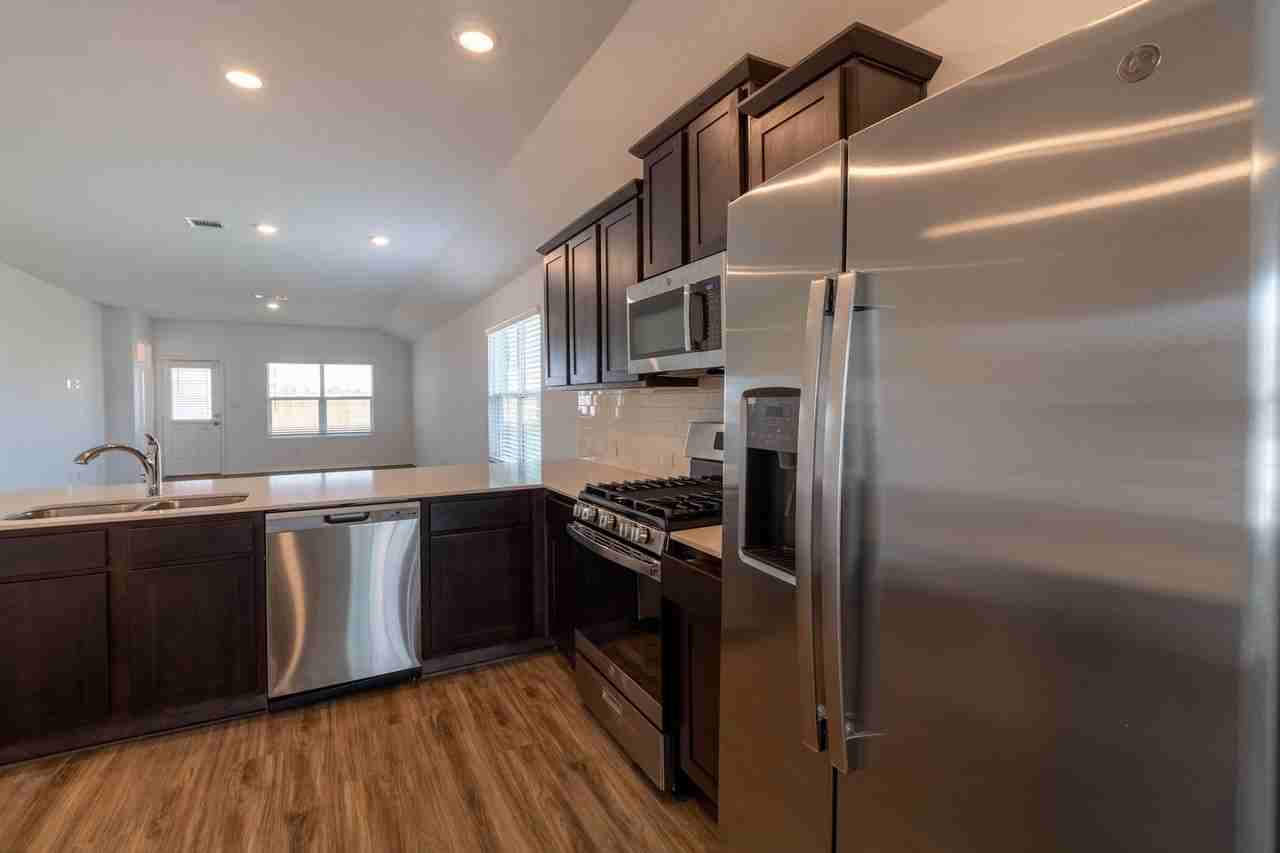 5601 Bellissima Way - Photo 6 of 33