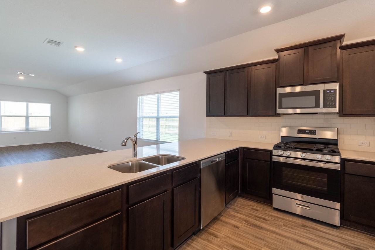 5601 Bellissima Way - Photo 7 of 33
