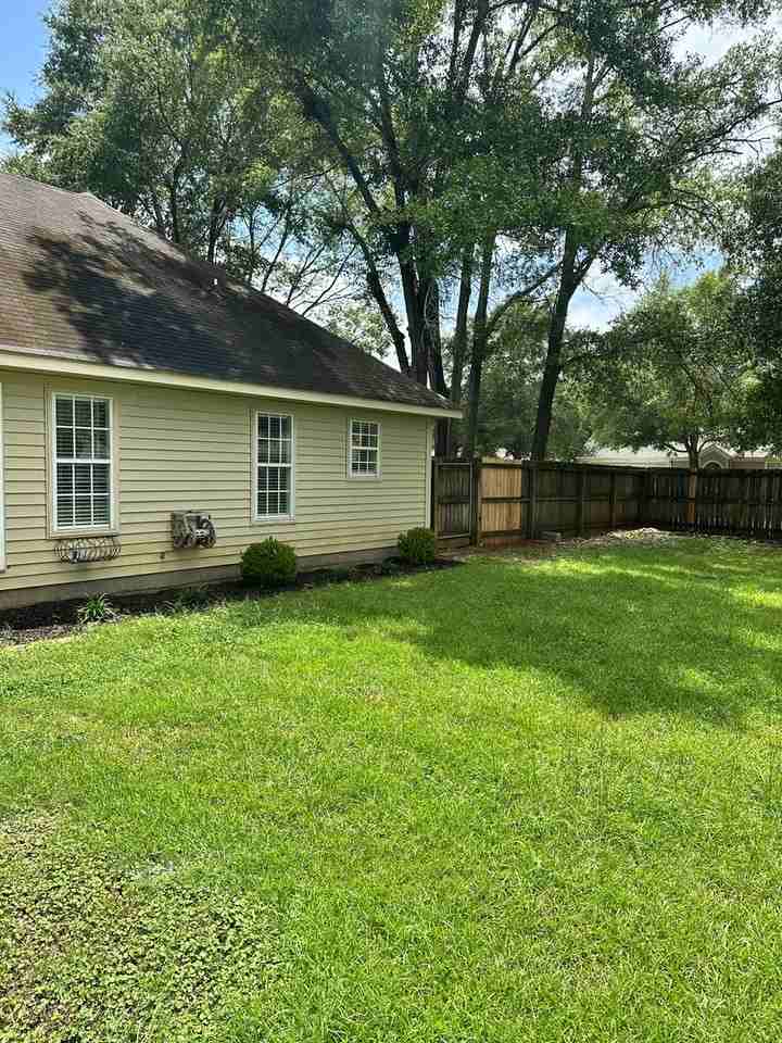 201 Belton Dr - Photo 4 of 42