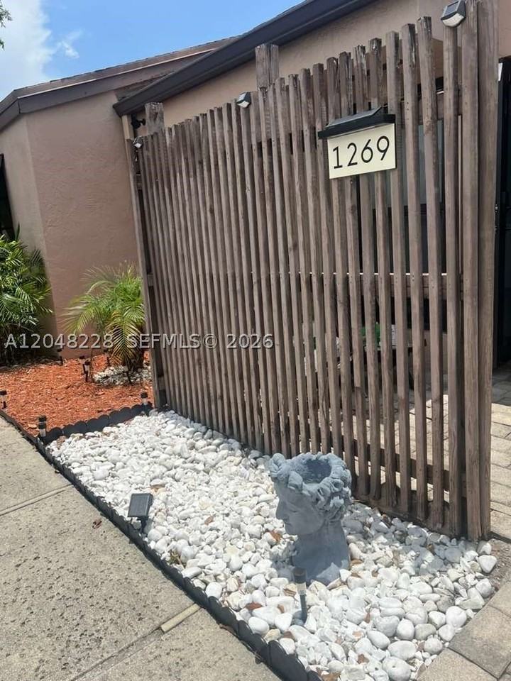 1269 Nw 123rd Ave - Photo 2 of 12