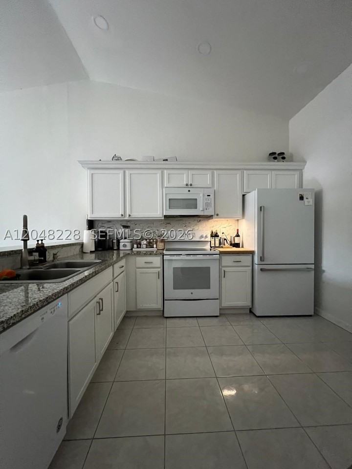 1269 Nw 123rd Ave - Photo 5 of 12