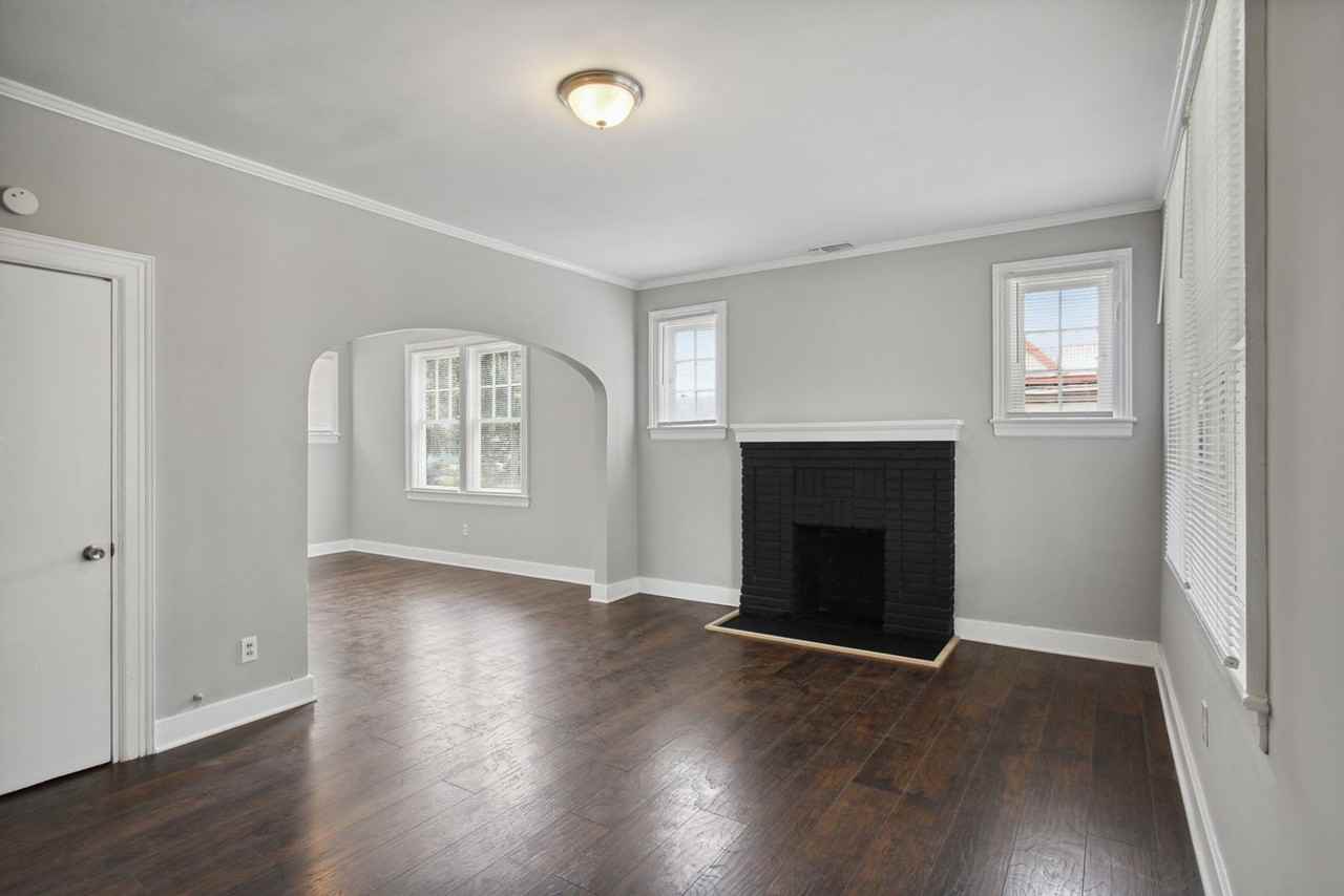 901 E 37th St - Photo 2 of 10