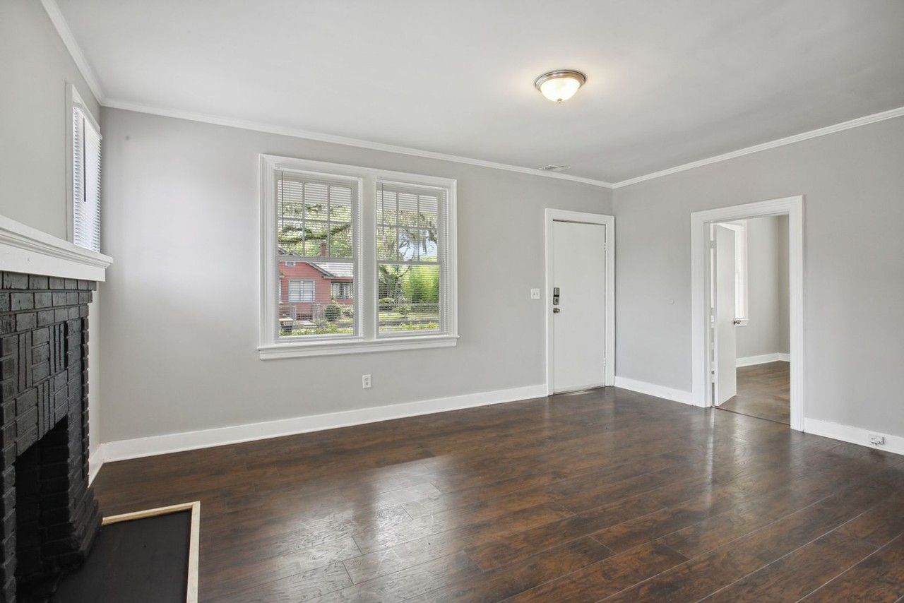 901 E 37th St - Photo 3 of 10