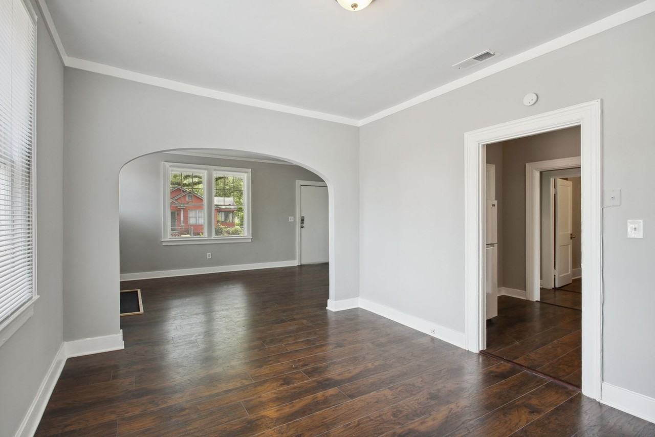 901 E 37th St - Photo 4 of 10